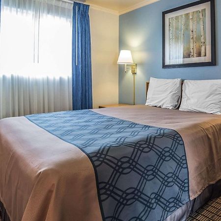 Econo Lodge Inn & Suites Logan Bagian luar foto