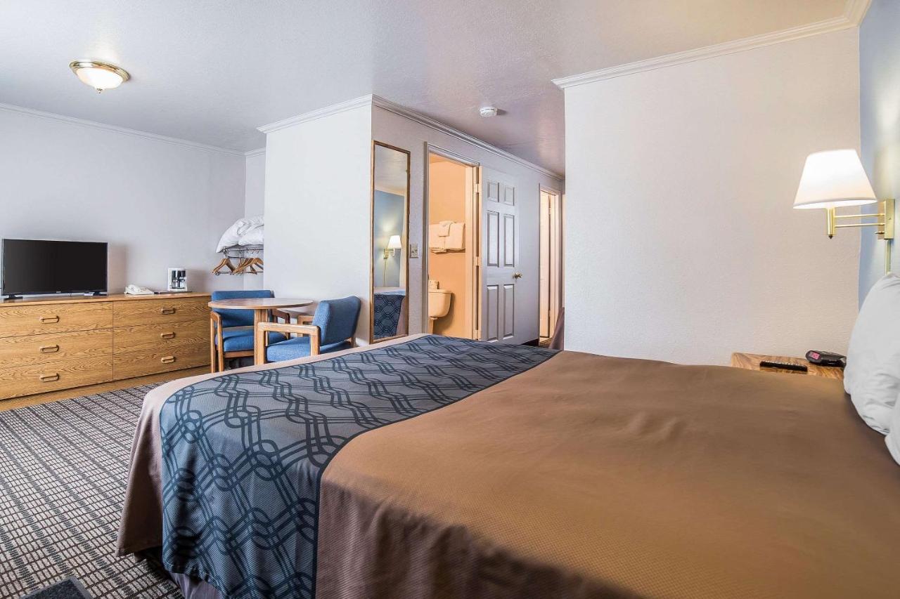 Econo Lodge Inn & Suites Logan Bagian luar foto