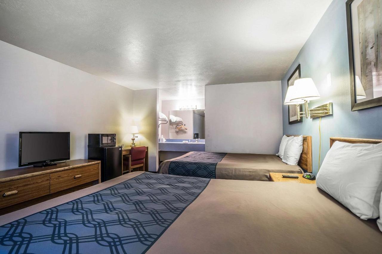 Econo Lodge Inn & Suites Logan Bagian luar foto