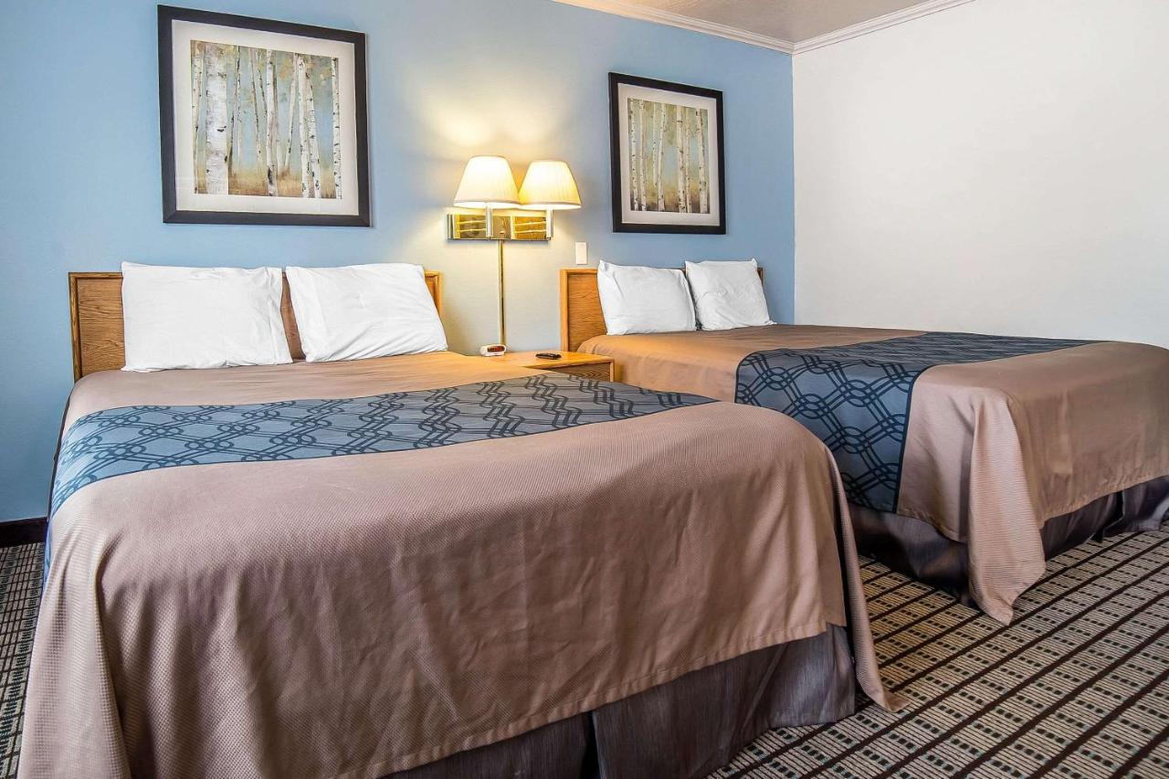 Econo Lodge Inn & Suites Logan Bagian luar foto