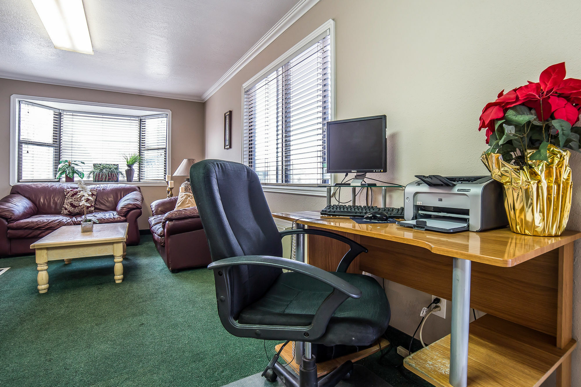 Econo Lodge Inn & Suites Logan Bagian luar foto