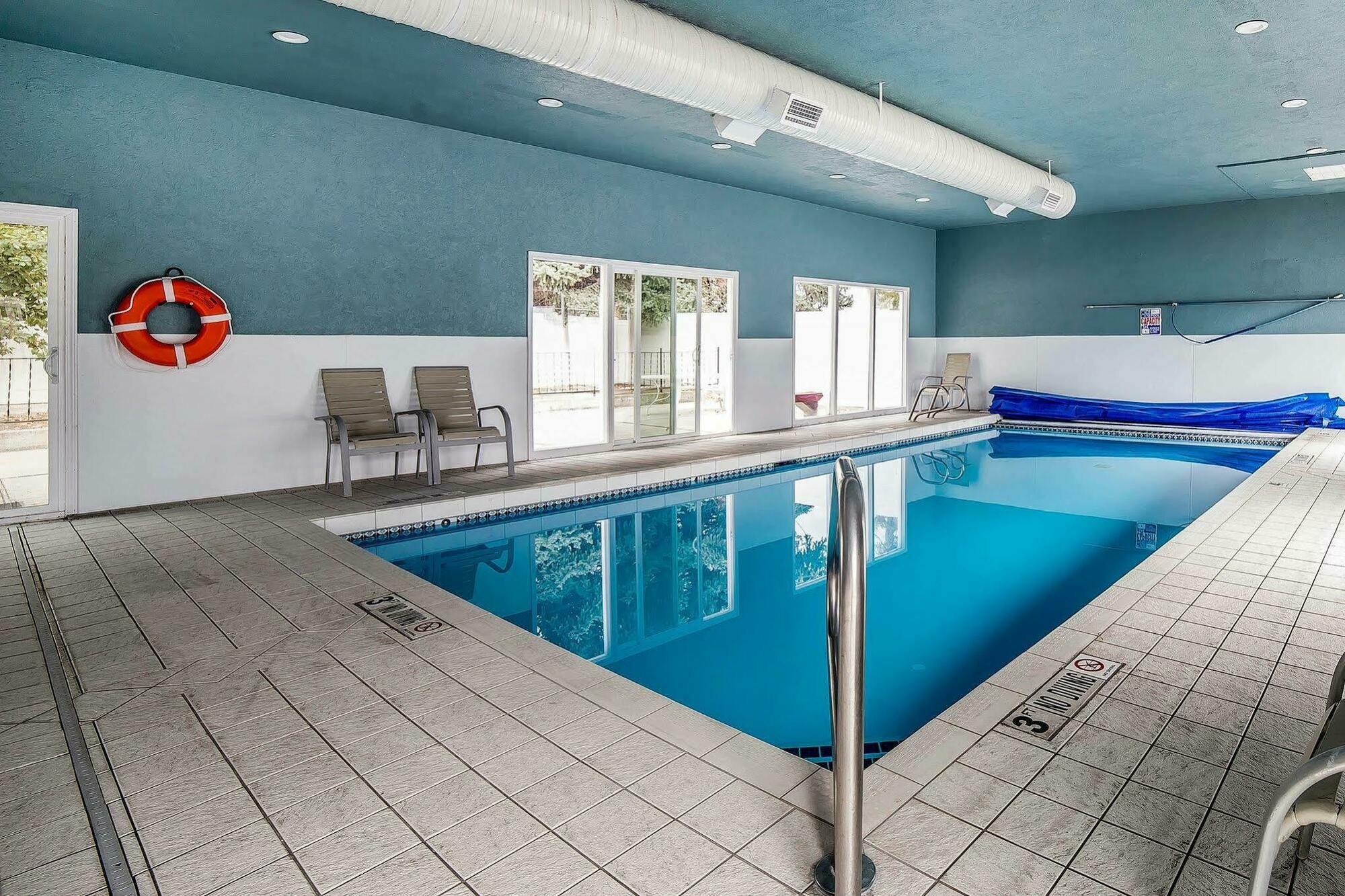 Econo Lodge Inn & Suites Logan Bagian luar foto
